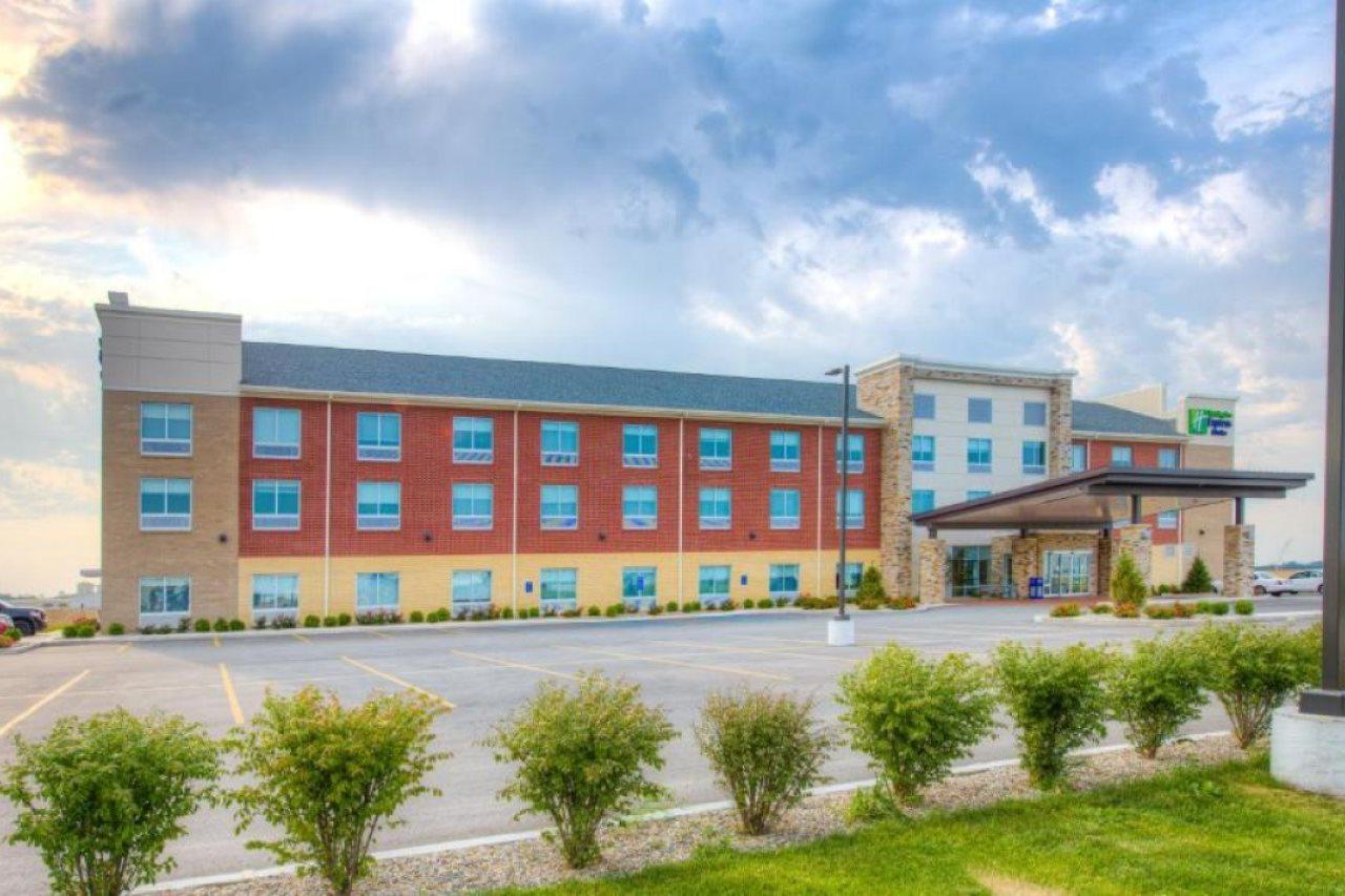 Holiday Inn Express & Suites - Remington By Ihg Exterior foto