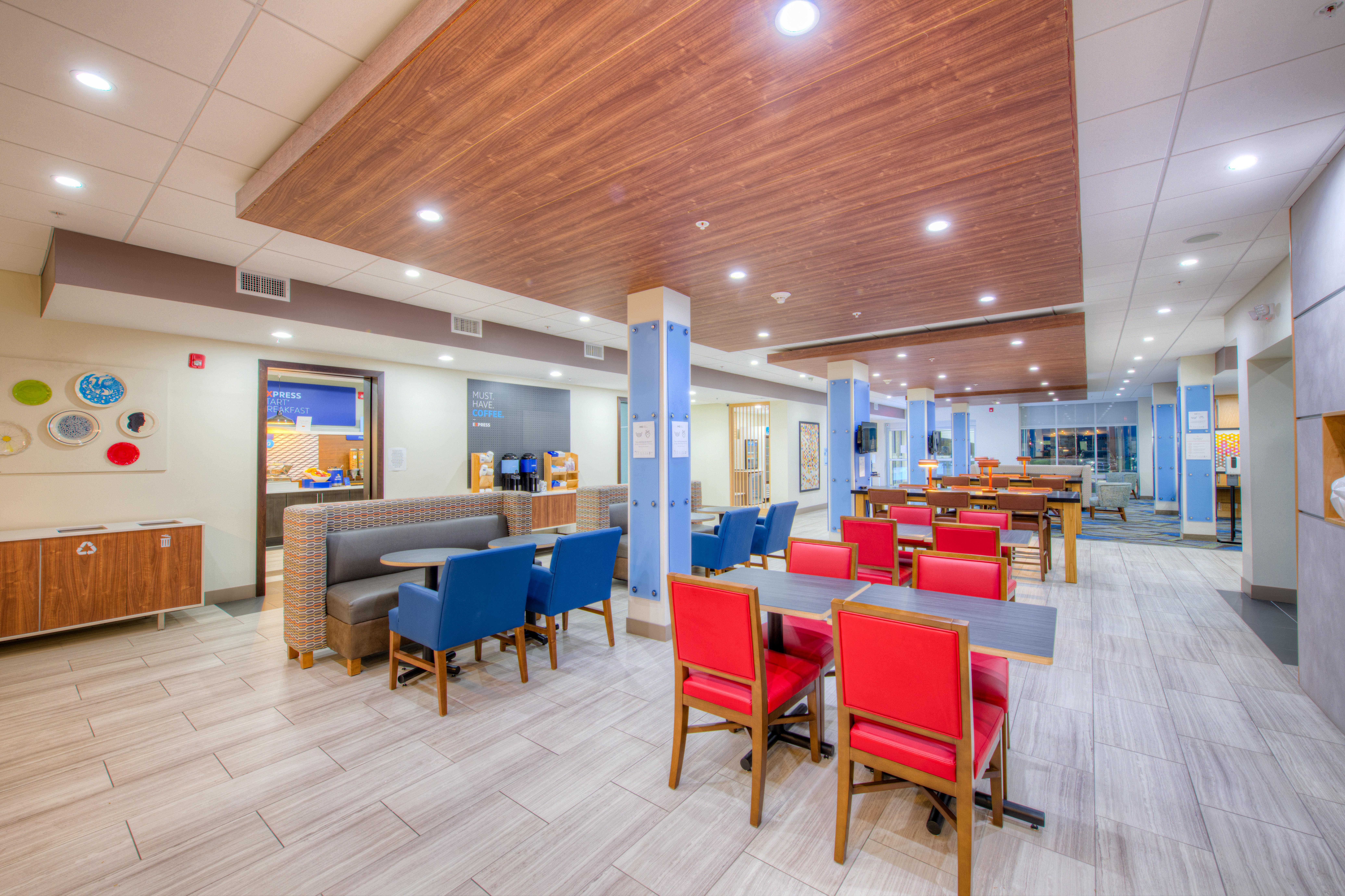Holiday Inn Express & Suites - Remington By Ihg Exterior foto