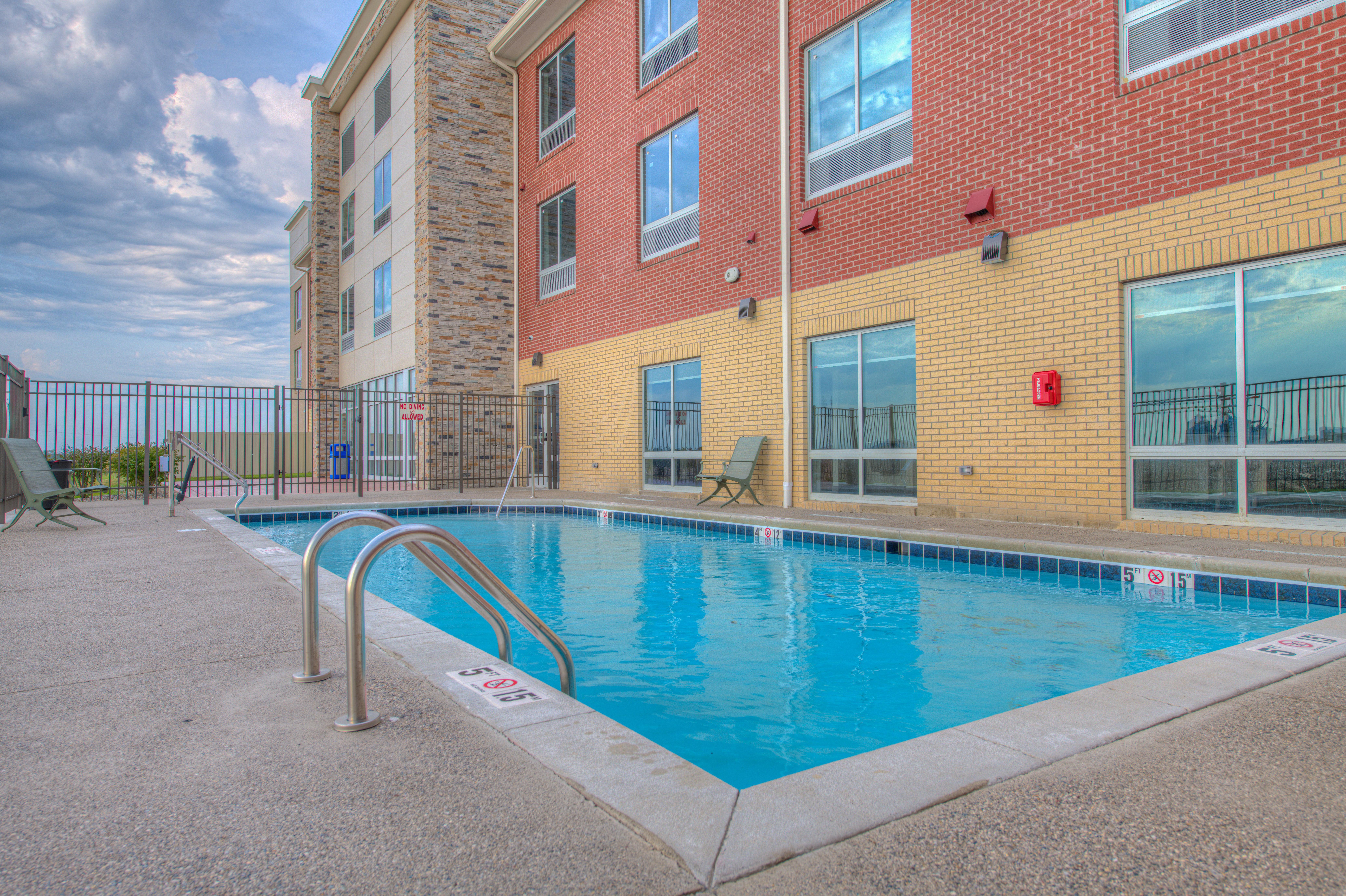 Holiday Inn Express & Suites - Remington By Ihg Exterior foto